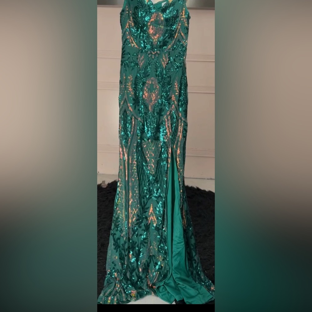 Emerald Green Sequin Gown - Picture 6 of 8